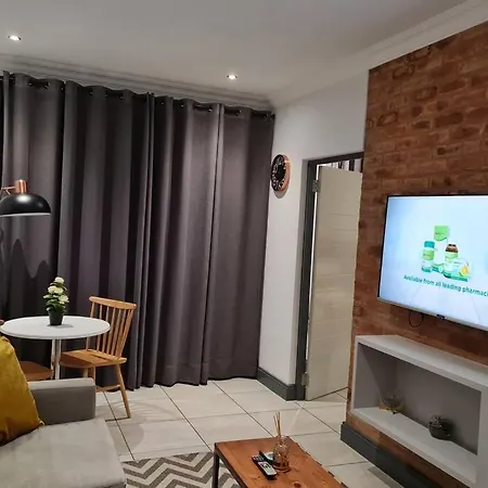 Upmarket One-Bedroom Apartment At Menlo Park Pretoria Exterior photo