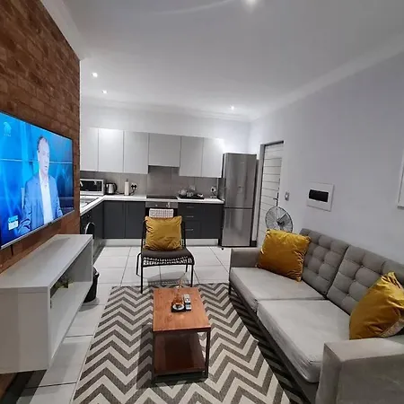 Upmarket One-Bedroom Apartment At Menlo Park Pretoria Exterior photo