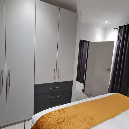 Upmarket One-Bedroom Apartment At Menlo Park Pretoria Exterior photo