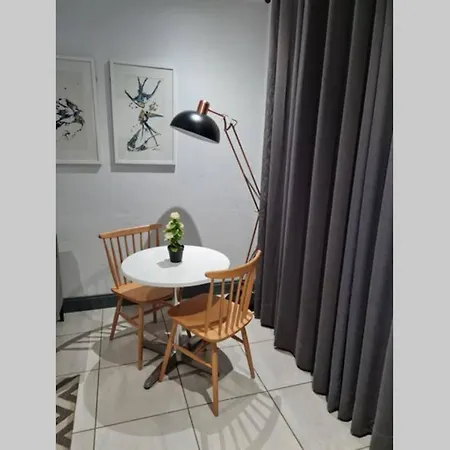 Upmarket One-Bedroom Apartment At Menlo Park Pretoria Exterior photo