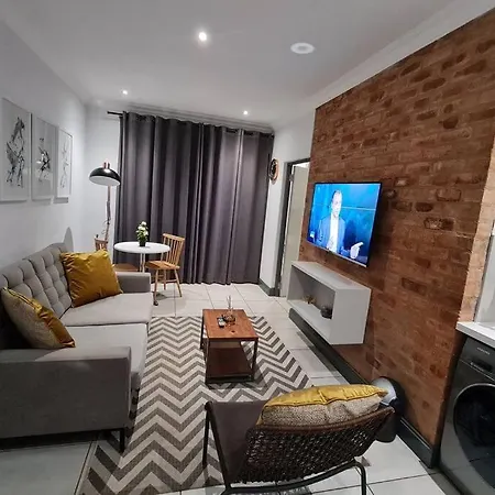 Upmarket One-Bedroom Apartment At Menlo Park Pretoria Exterior photo