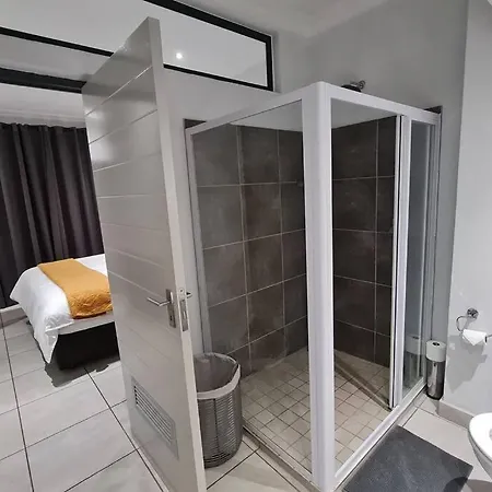 Upmarket One-Bedroom Apartment At Menlo Park Pretoria Exterior photo