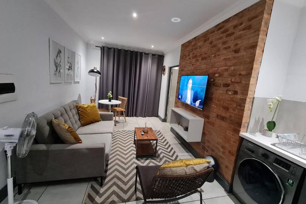 Upmarket One-bedroom At Menlo Park Pretoria-Noord